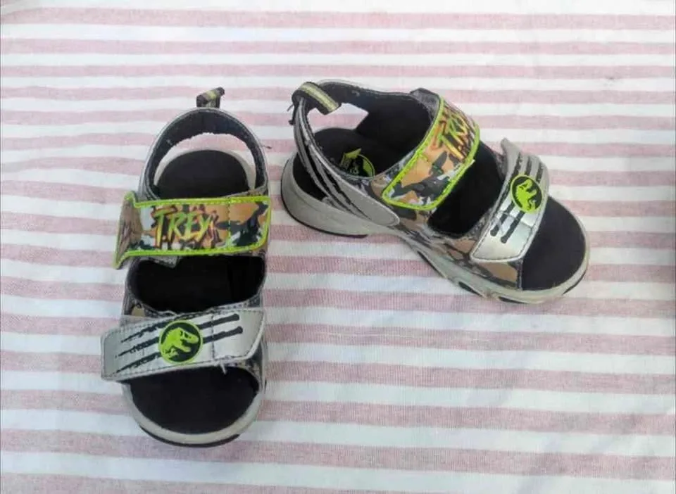 Size 7 Jurassic Park Sandals + 2 Free Bonus Pairs (Puma + Sport) thumbnail