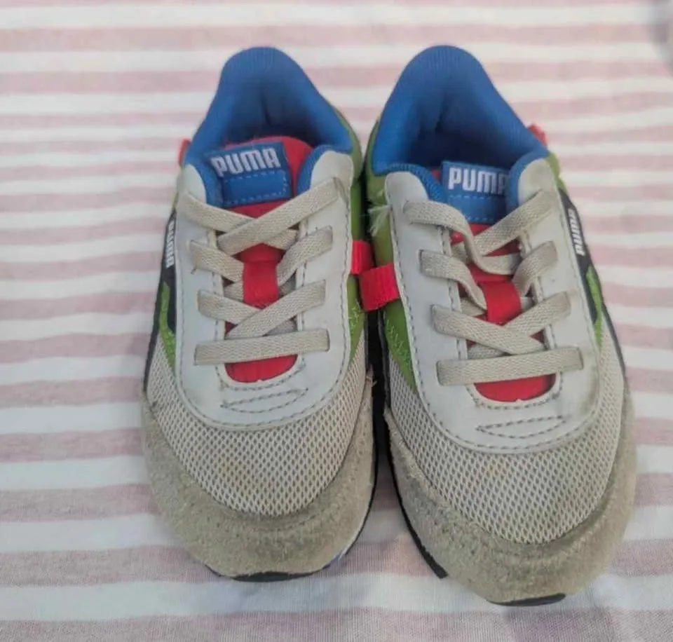 Size 7 Jurassic Park Sandals + 2 Free Bonus Pairs (Puma + Sport) image indicator(3)