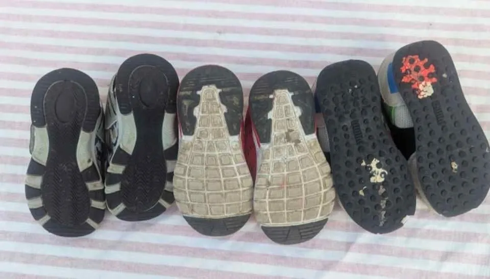 Size 7 Jurassic Park Sandals + 2 Free Bonus Pairs (Puma + Sport) image indicator(5)