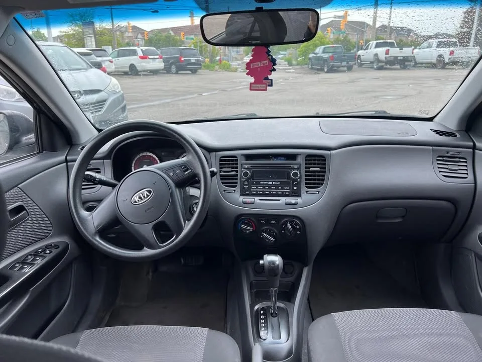 2011 Kia Rio image indicator(7)