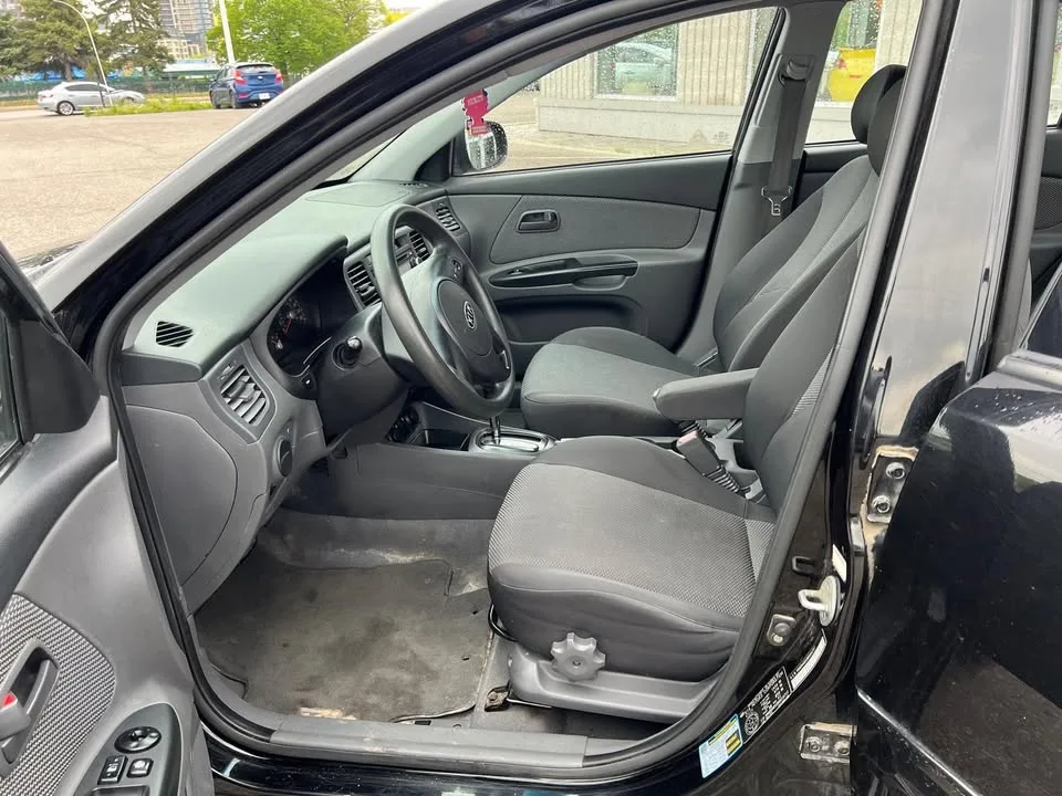 2011 Kia Rio image indicator(8)