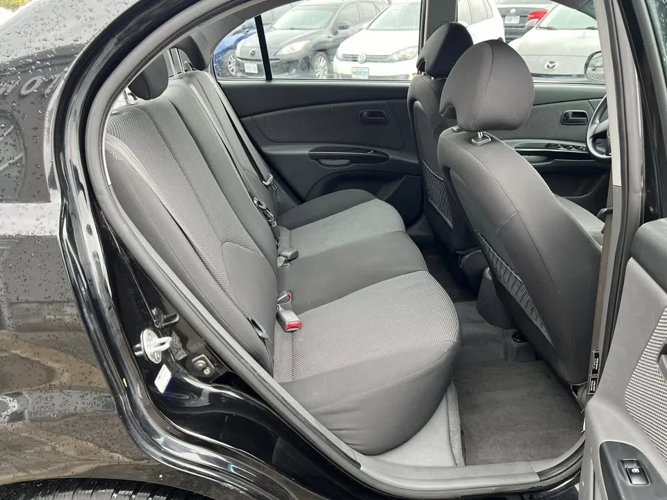 2011 Kia Rio image indicator(9)