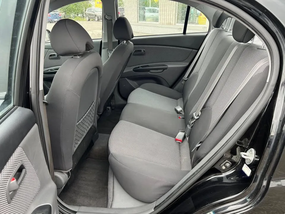 2011 Kia Rio image indicator(10)