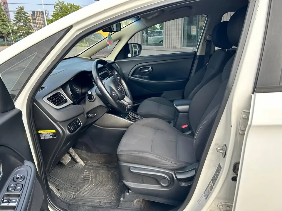 2014 Kia Rondo image indicator(7)