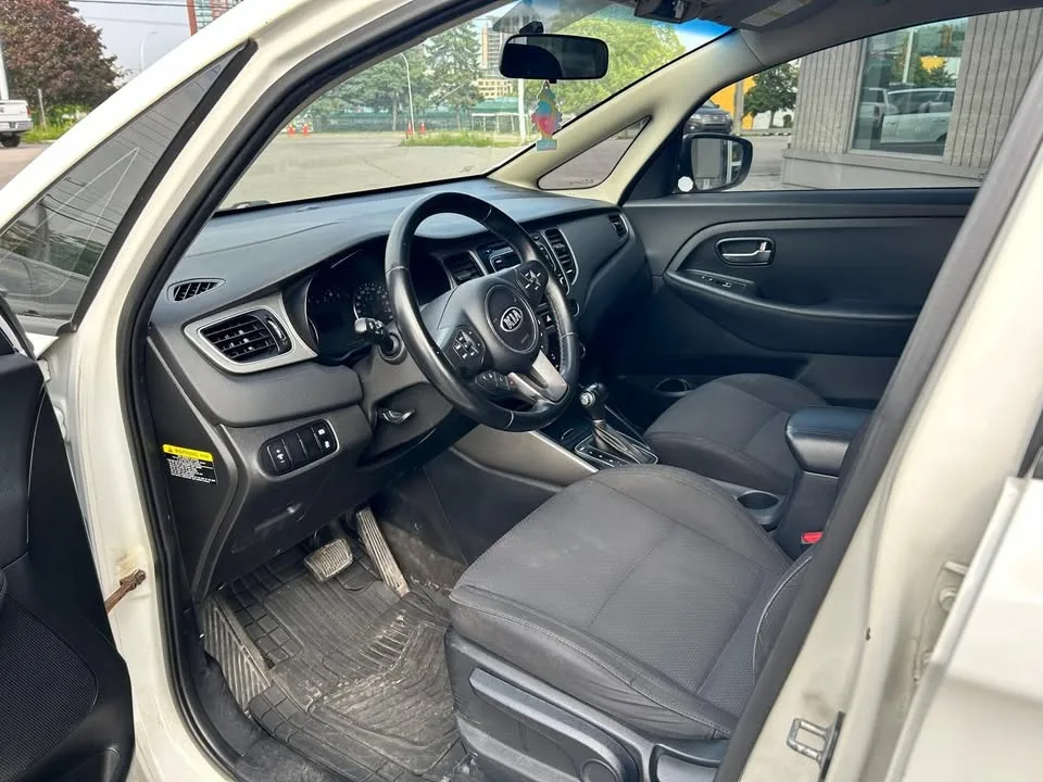 2014 Kia Rondo image indicator(8)