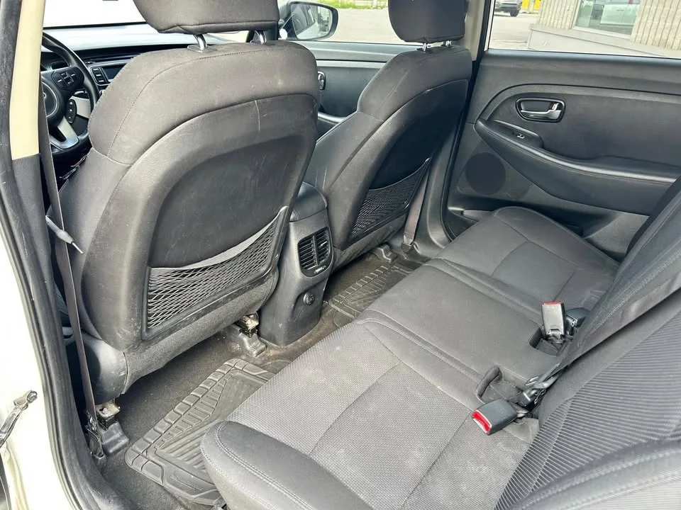 2014 Kia Rondo image indicator(9)