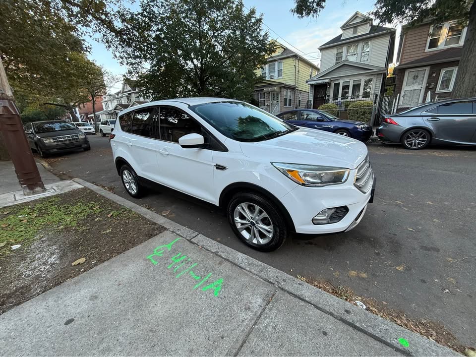 2017 Ford Escape SE AWD - photo 2