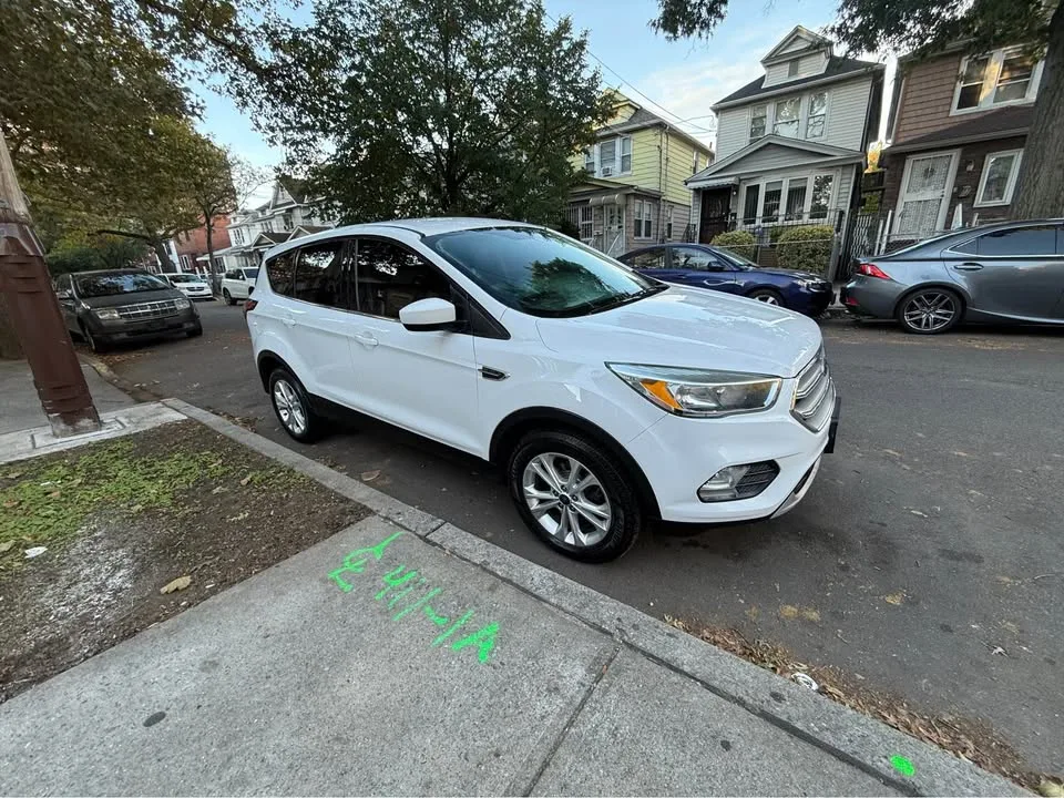 2017 Ford Escape SE AWD image indicator(2)