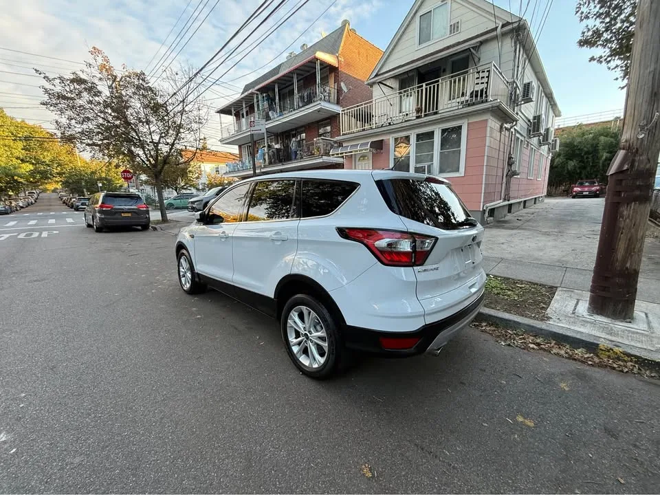 2017 Ford Escape SE AWD image indicator(3)