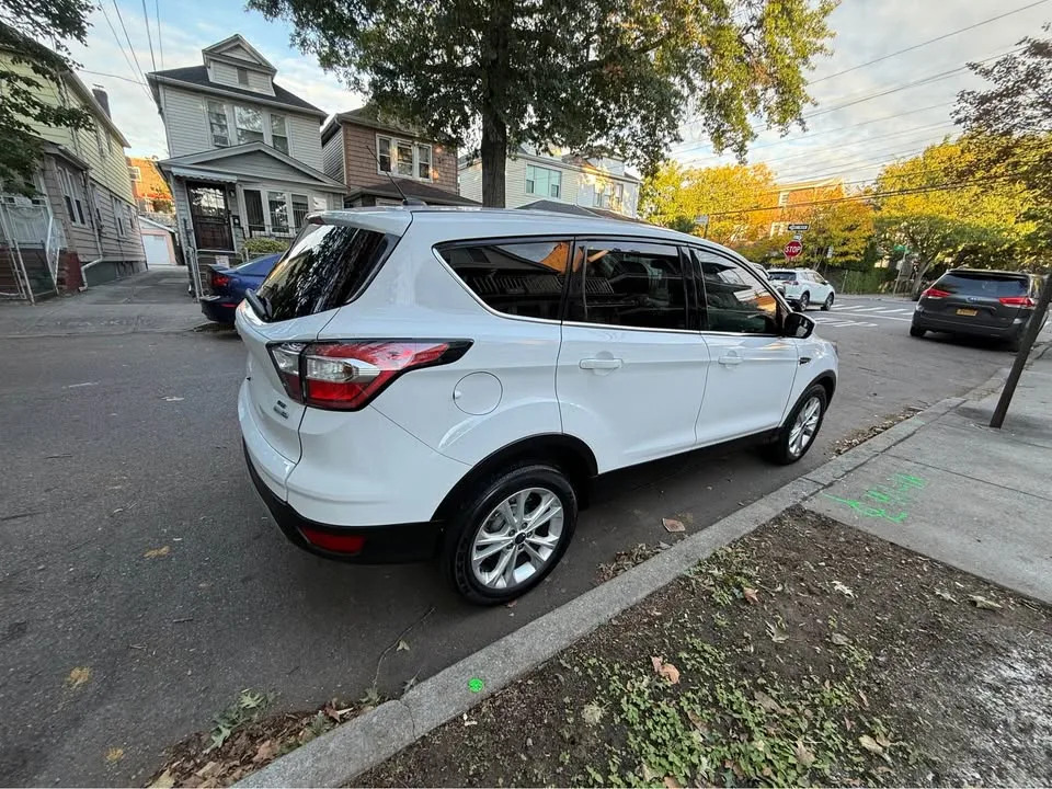 2017 Ford Escape SE AWD image indicator(4)