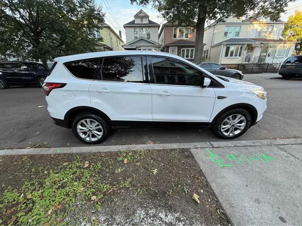 2017 Ford Escape SE AWD image indicator(5)