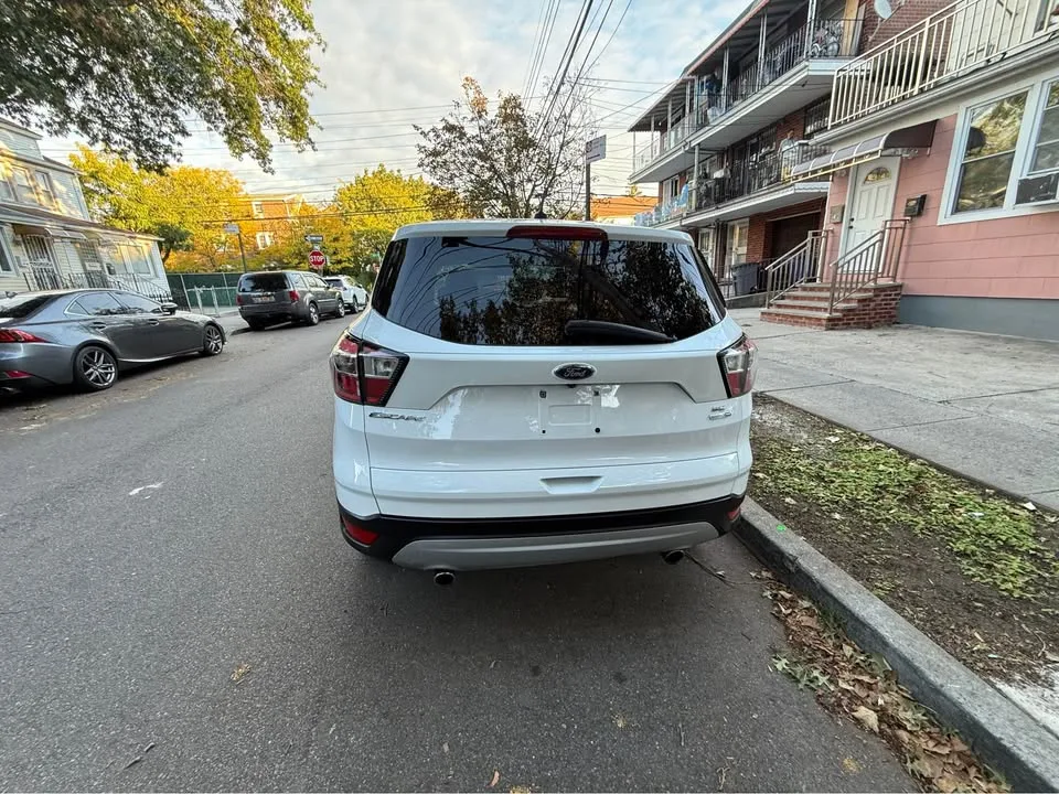 2017 Ford Escape SE AWD image indicator(6)