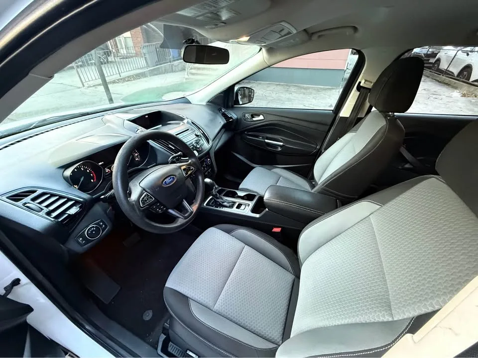 2017 Ford Escape SE AWD image indicator(8)