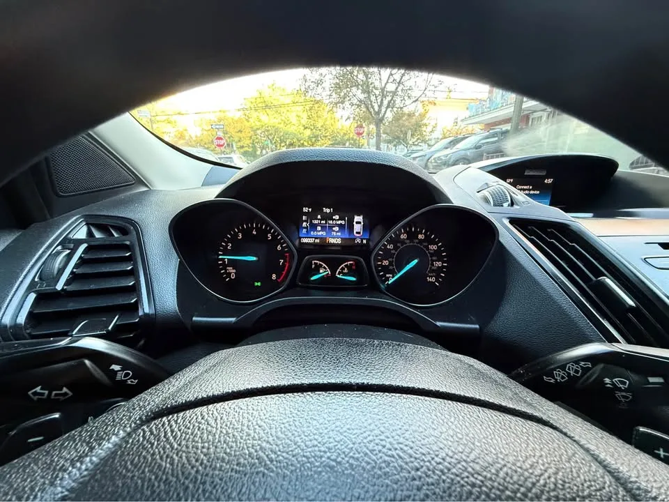 2017 Ford Escape SE AWD image indicator(10)