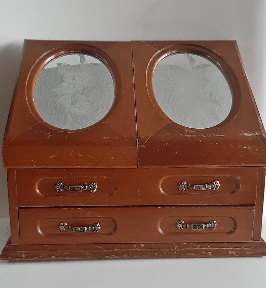 wooden musical jewelry box🥕