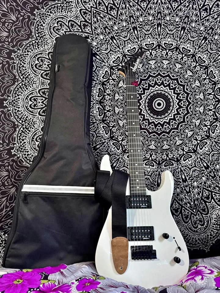 Jackson Dinky JS11 Electric Guitar with Bag thumbnail