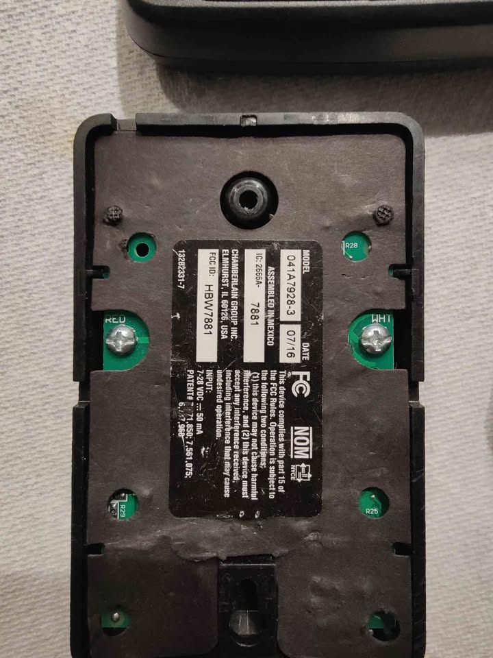 Chamberlain CIGCWC garage door opener - photo 2