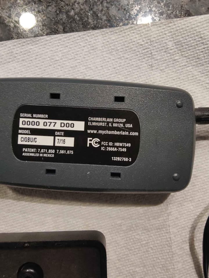 Chamberlain CIGCWC garage door opener - photo 3