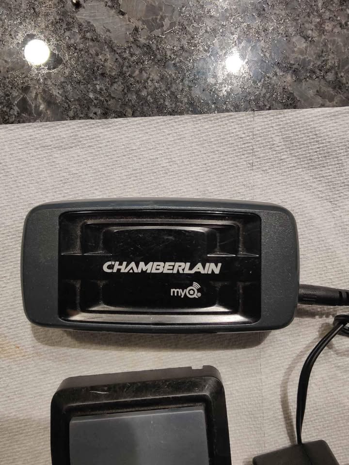 Chamberlain CIGCWC garage door opener - photo 4