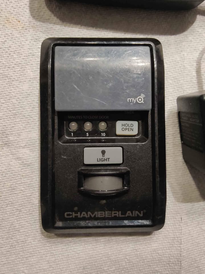 Chamberlain CIGCWC garage door opener - photo 5