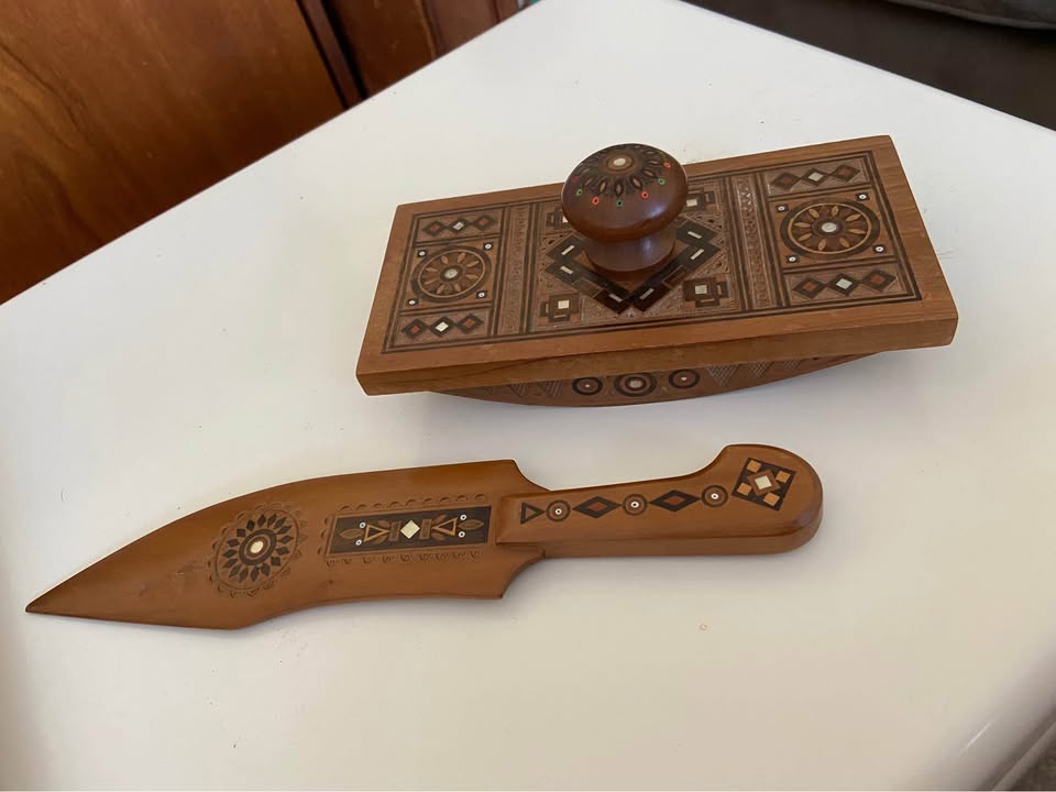 Vintage 1940s-era wooden desktop set with mother of pearl inlay - photo 3