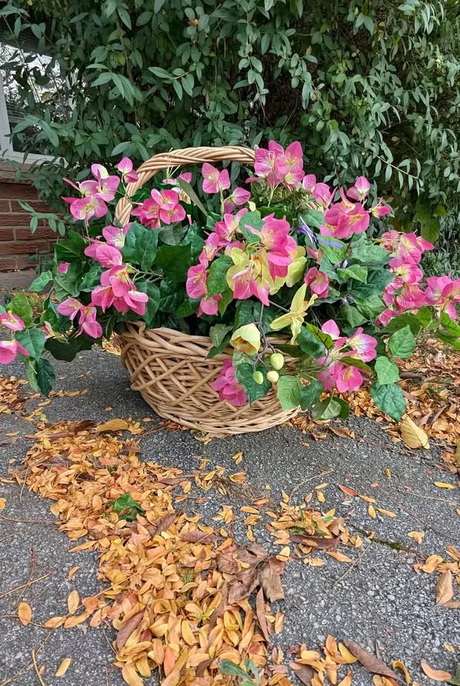 Large Wicker Basket w/silk flower display