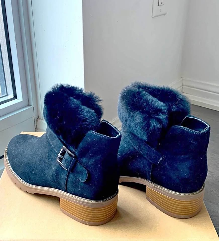 Cloud Soft Fall Boots - Size 7.5 - Daphne