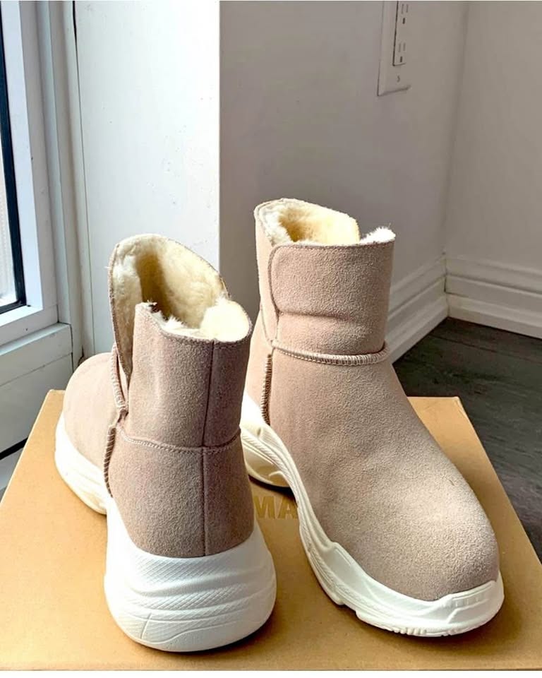 Cloud Soft Winter Boots - Size 7.5 - Daphne