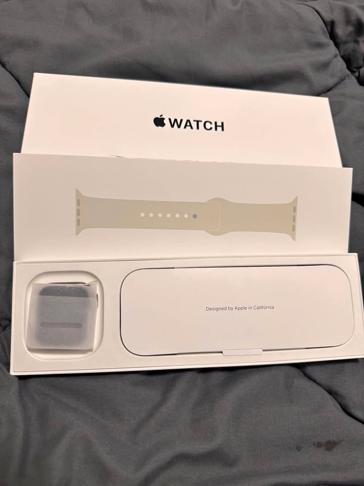 Apple Watch SE - 40mm - GPS - Starlight Aluminum Case
