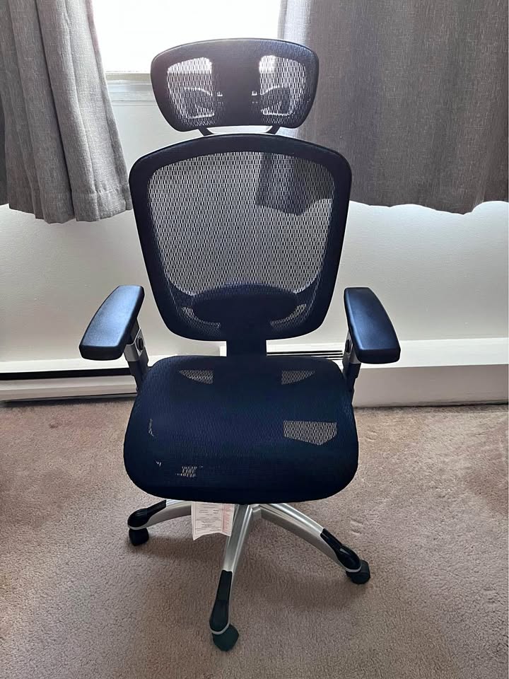 Staples Hyken Mesh Office Chair Adjustable