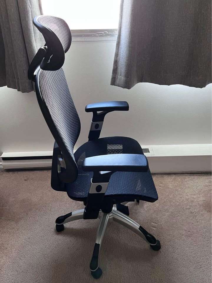 Staples Hyken Mesh Office Chair Adjustable - photo 2