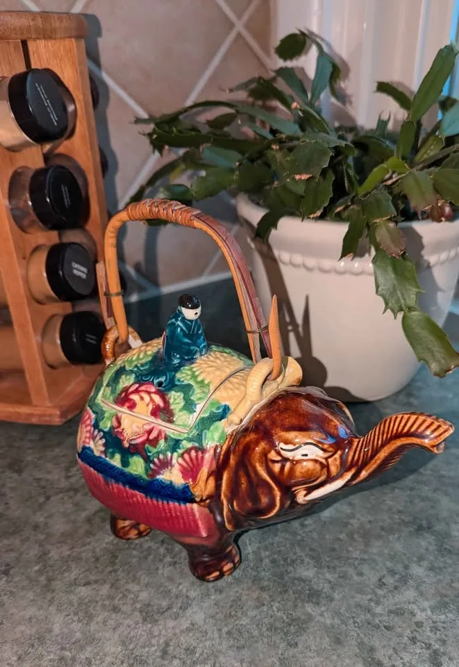 Vintage Majolica Elephant Teapot / Tureen image indicator(2)