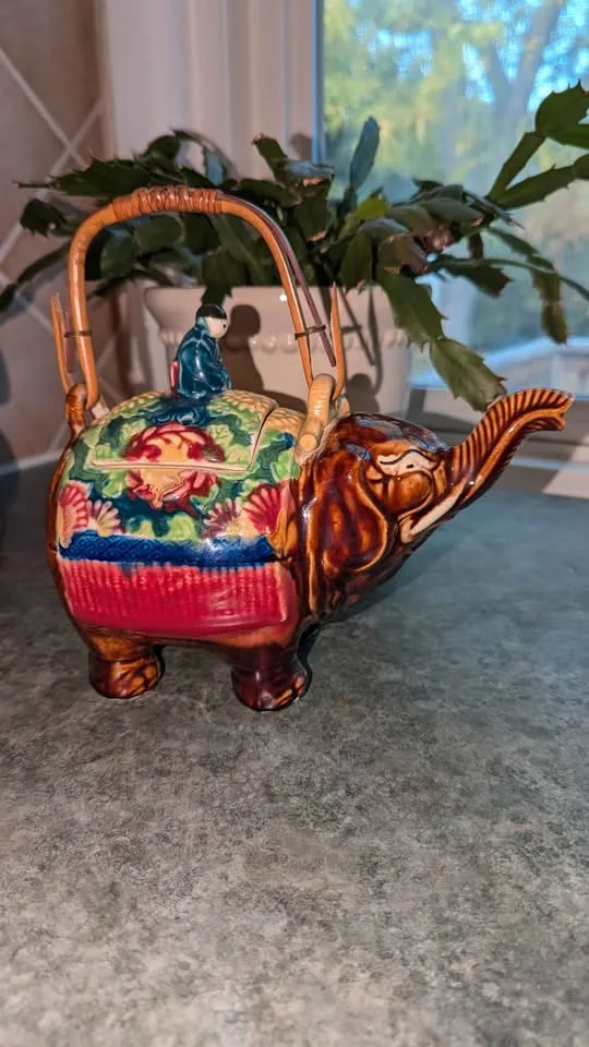 Vintage Majolica Elephant Teapot / Tureen image indicator(5)