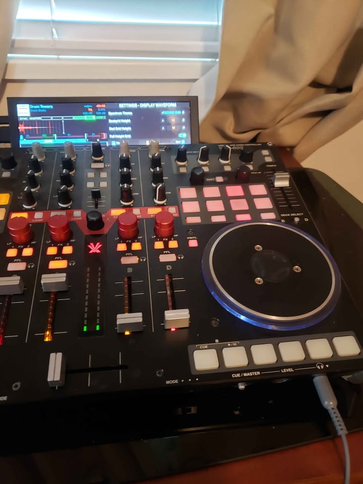 TRAKTOR SCREENS WITH PROTOTYPE SOFTWARE upgrade - photo 2
