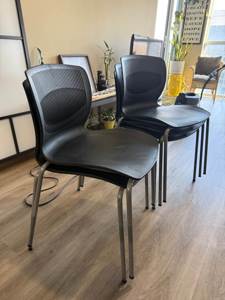 Steelcase Stacking Chairs - photo 3