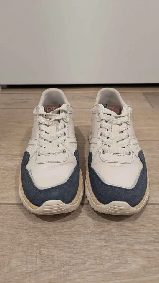 Coach C143 leather sneaker size 7.5 image indicator(2)