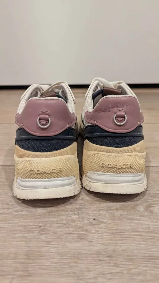 Coach C143 leather sneaker size 7.5 image indicator(3)