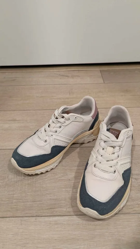 Coach C143 leather sneaker size 7.5 image indicator(4)