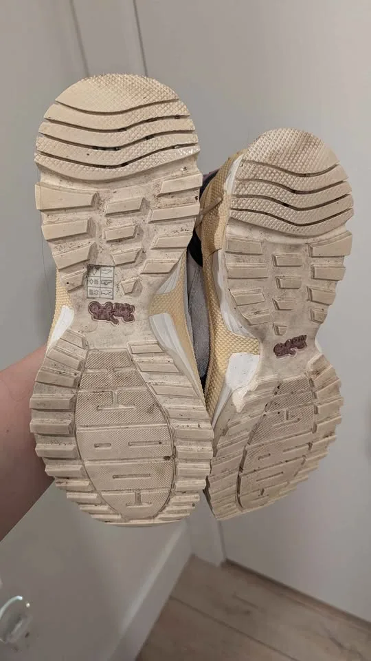 Coach C143 leather sneaker size 7.5 image indicator(5)