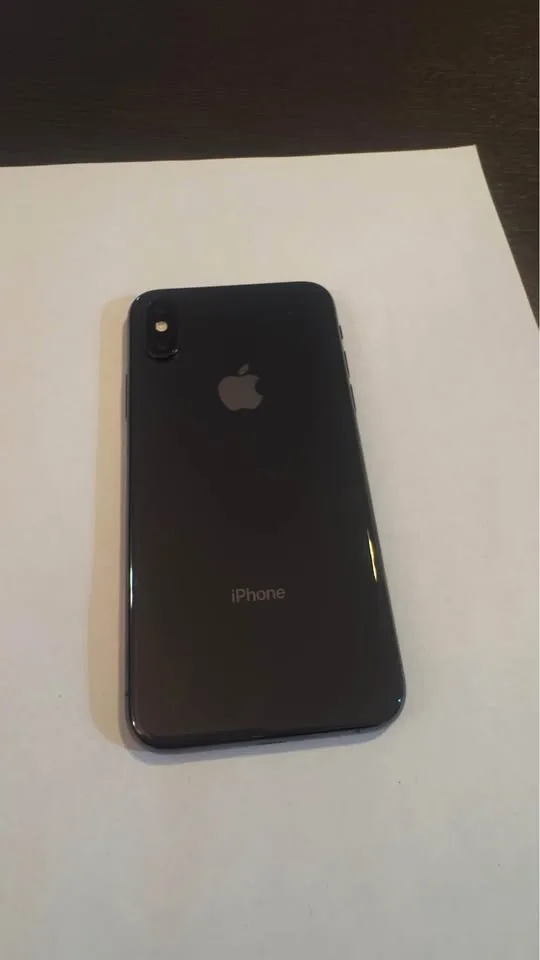 iPhone Xs Max, Unlocked 256 GB Space Gray 10/10 battery 80% image indicator(3)