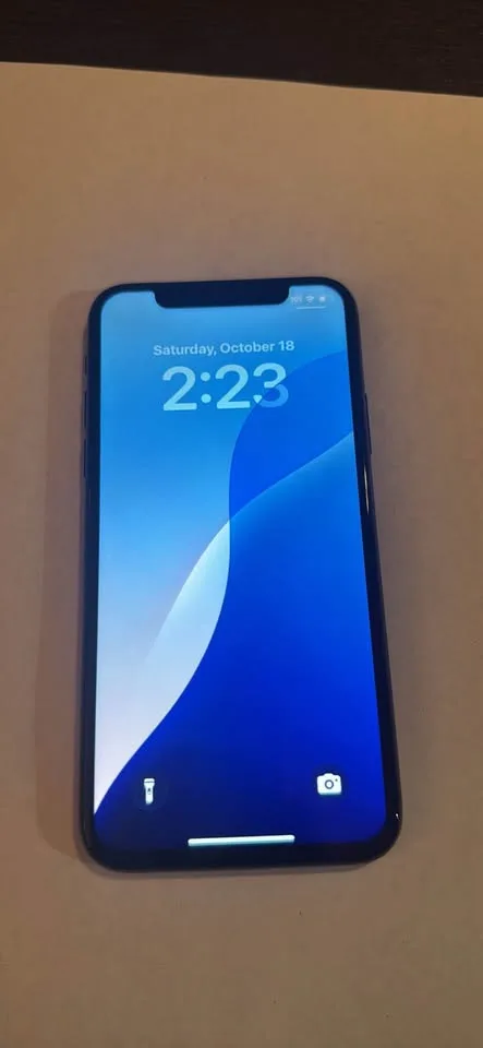 iPhone Xs Max, Unlocked 256 GB Space Gray 10/10 battery 80% image indicator(5)