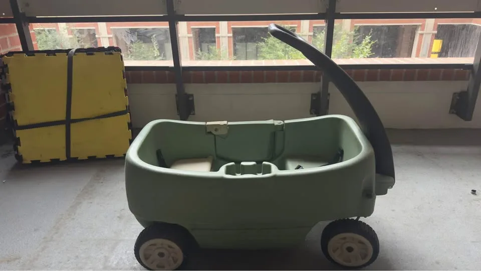 Step2 Wagon for Two Plus green image indicator(2)