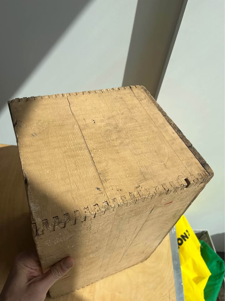 VINTAGE “MADE IN CANADA” WOODEN SHIPPING CRATE - photo 3