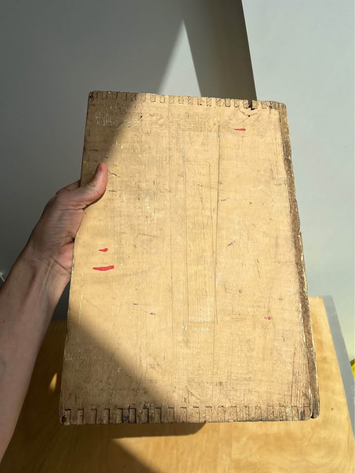 VINTAGE “MADE IN CANADA” WOODEN SHIPPING CRATE - photo 4