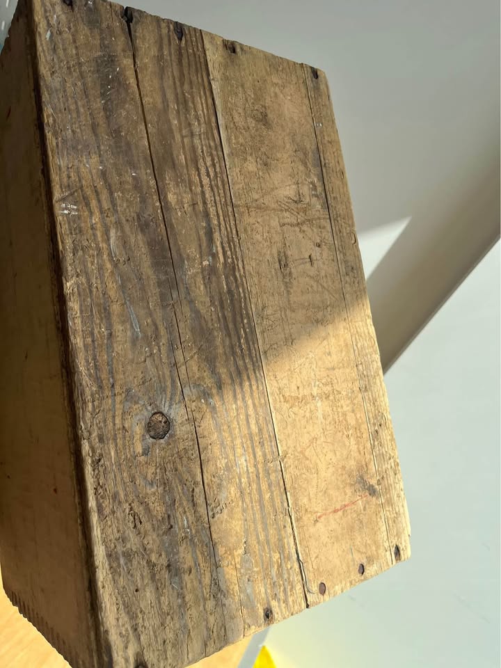 VINTAGE “MADE IN CANADA” WOODEN SHIPPING CRATE - photo 5