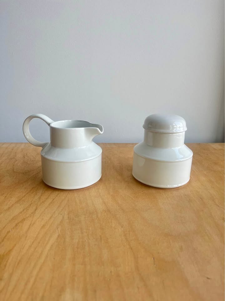 VINTAGE WEDGEWOOD “MIDWINTER” SUGAR & CREAMER SET
