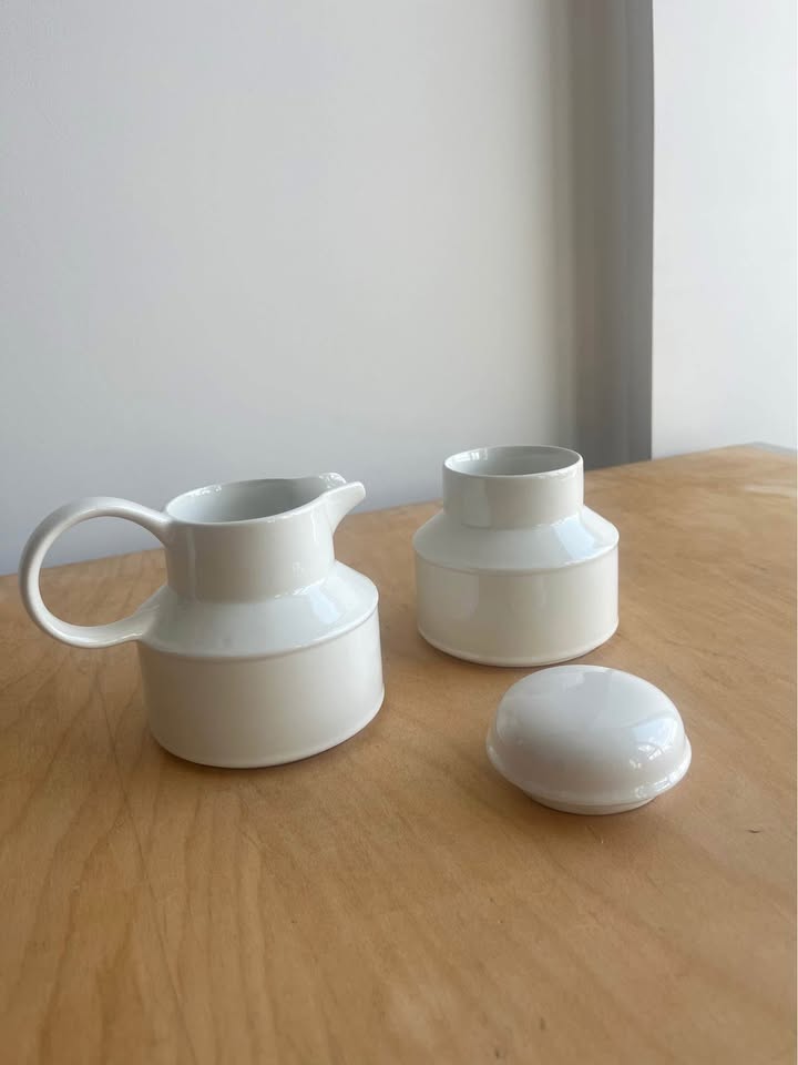 VINTAGE WEDGEWOOD “MIDWINTER” SUGAR & CREAMER SET - photo 2