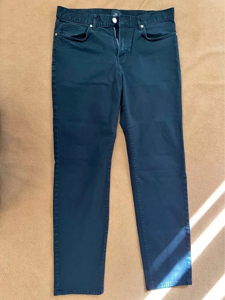 H&M Black Jean thumbnail