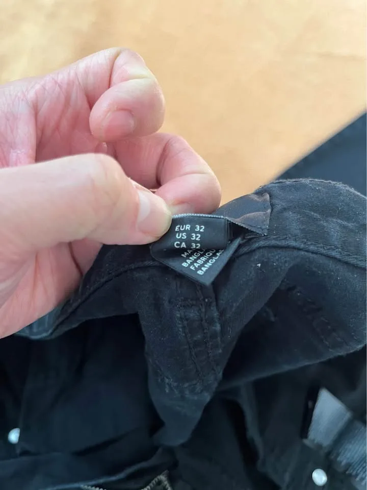 H&M Black Jean image indicator(3)