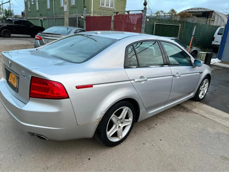 2004 Acura TL · 3.2 Sedan 4D image indicator(5)